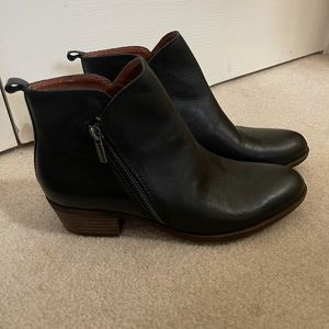 Women’s ankle booties